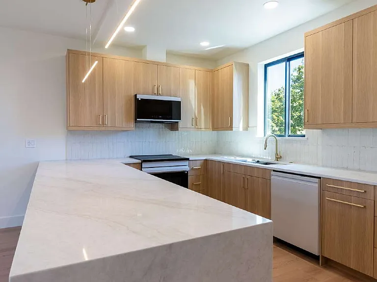 818 E 22nd Ave — Photo 11