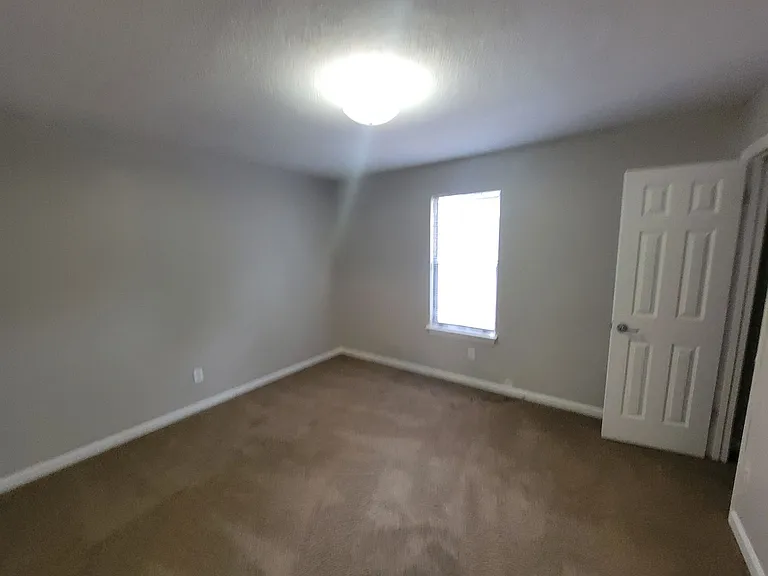 151 Chalet North Ct — Photo 12