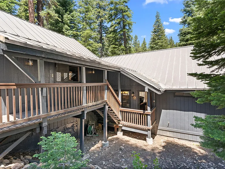 1142 Regency Way — Photo 3