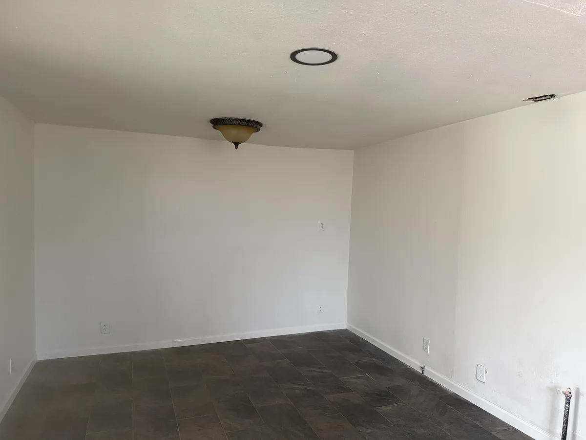 Building Photo - 709 S Chupaderas St