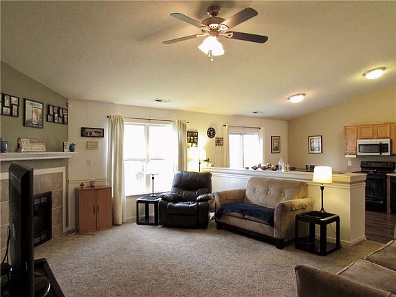 4th image of 7852 Fox Glen Dr