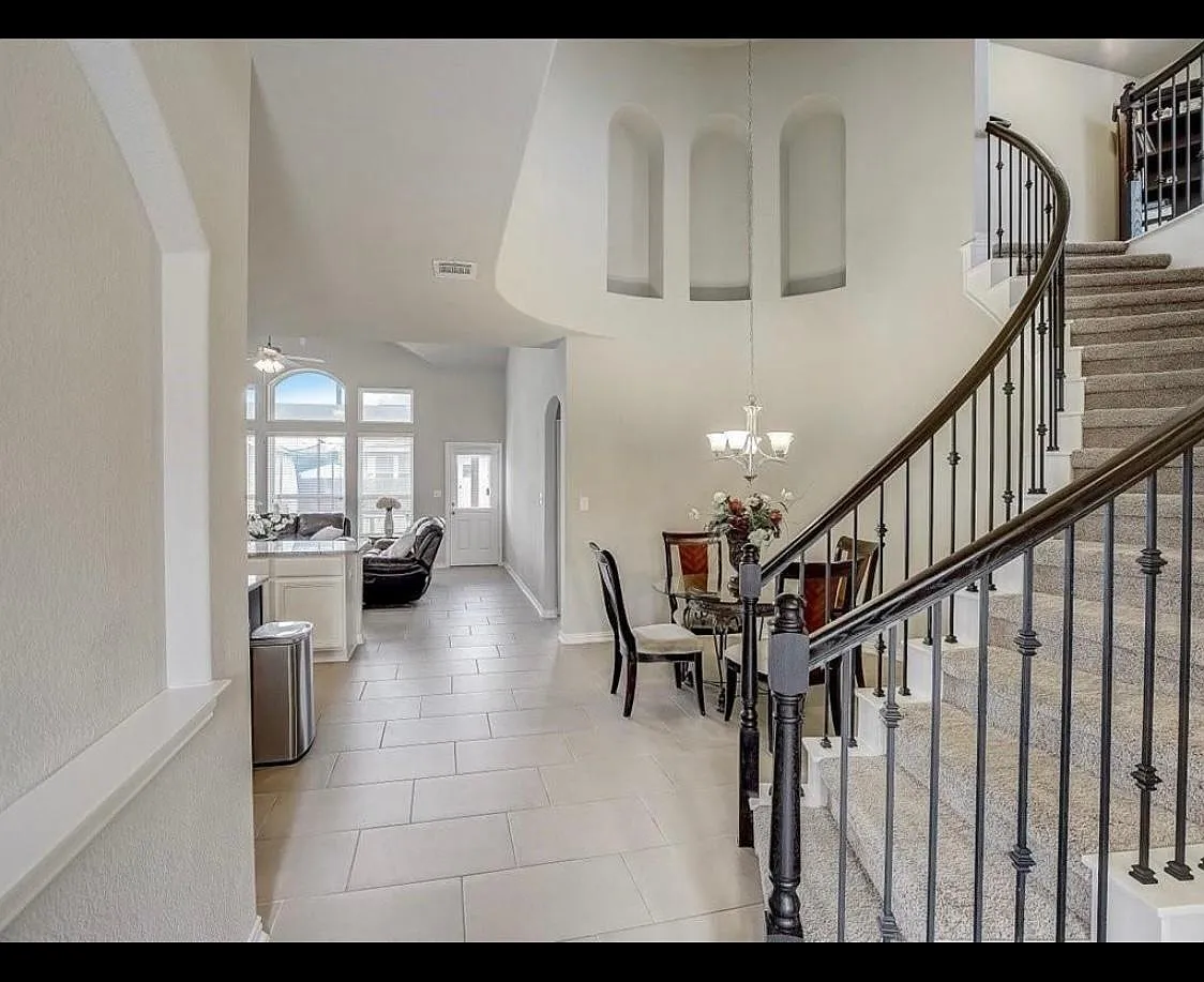8014 Arezzo Dr — Photo 3