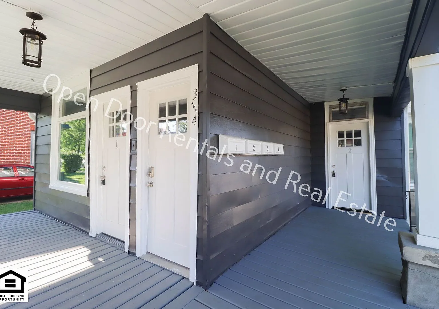 729 Columbia Ave — Photo 2