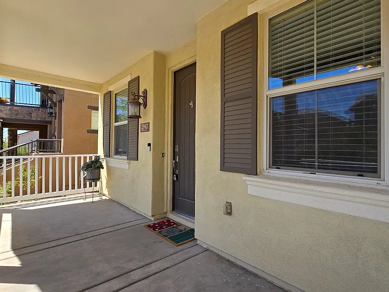 2942 N Evergreen St — Photo 4
