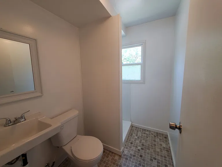 1105 Tremont Ave — Photo 24