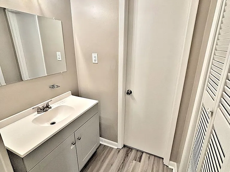 209 Cloverleaf Dr — Photo 14