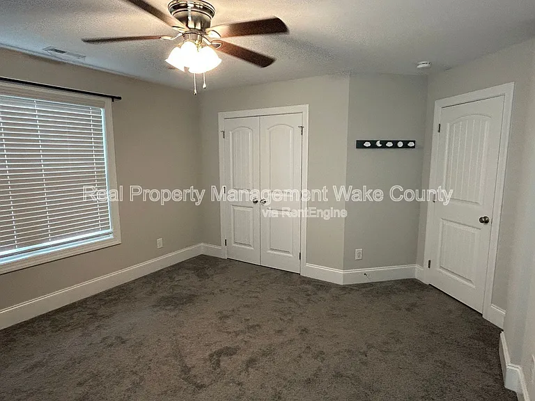 5412 Robbins Dr — Photo 37