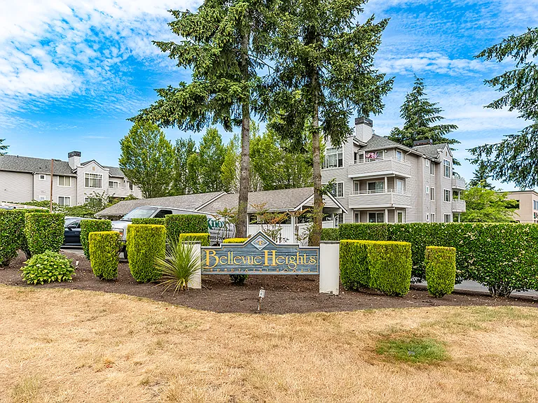 Bellevue Heights Apartments — Photo 12