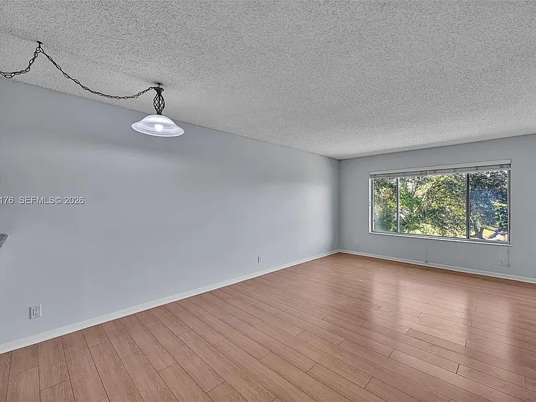 906 Twin Lakes Dr #8-J — Photo 4