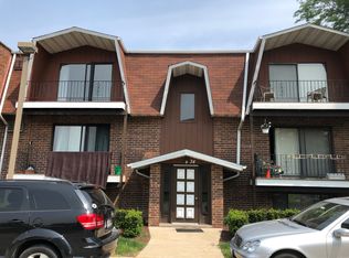 34 W 65th St APT 4, Westmont, IL 60559