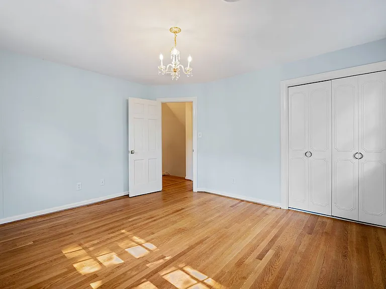 2401 Scarsborough Dr — Photo 35