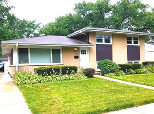 810 N Stratford Rd, Arlington Heights, IL 60004