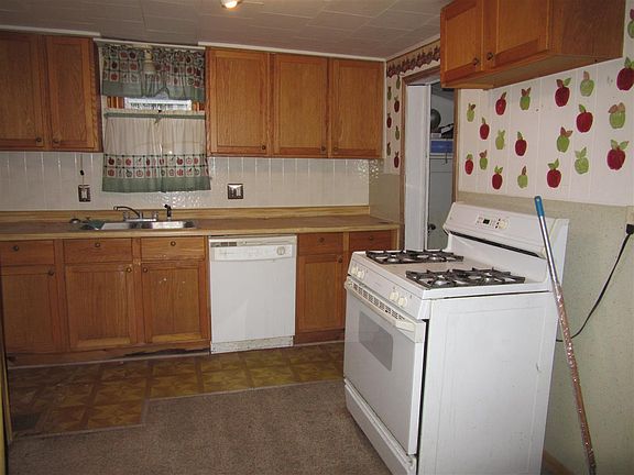 5th image of 221 E Monroe St