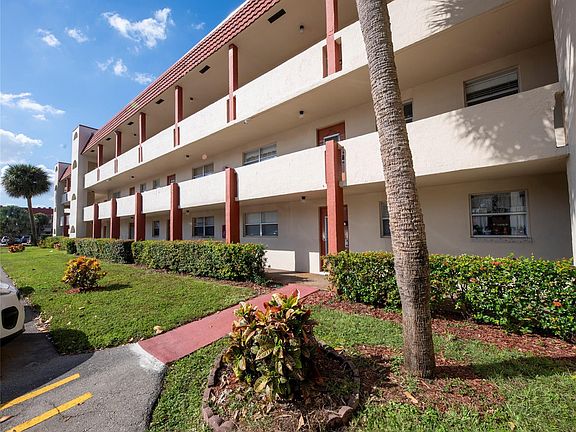 3rd image of 2871 E Sunrise Lakes Drive #212