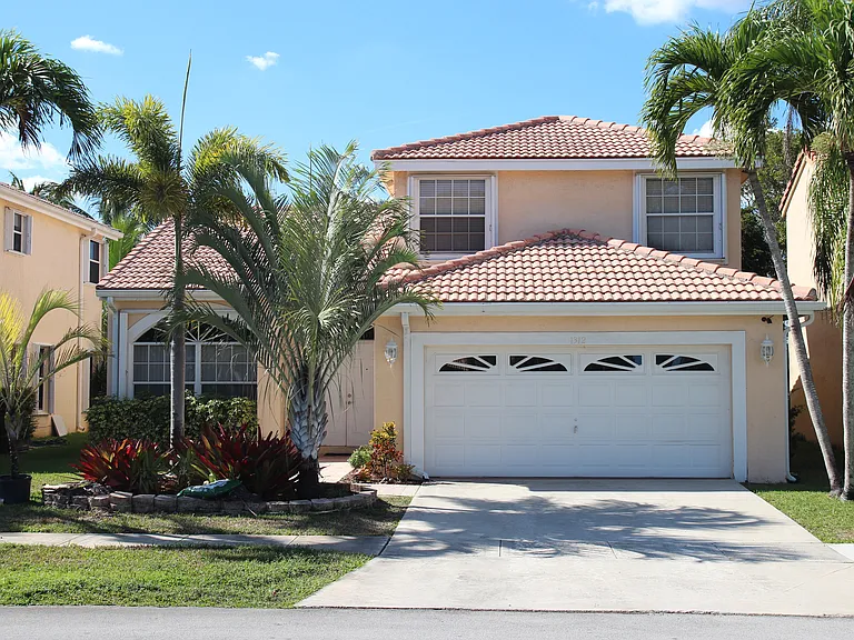 1312 SW 181st Ave — Photo 3