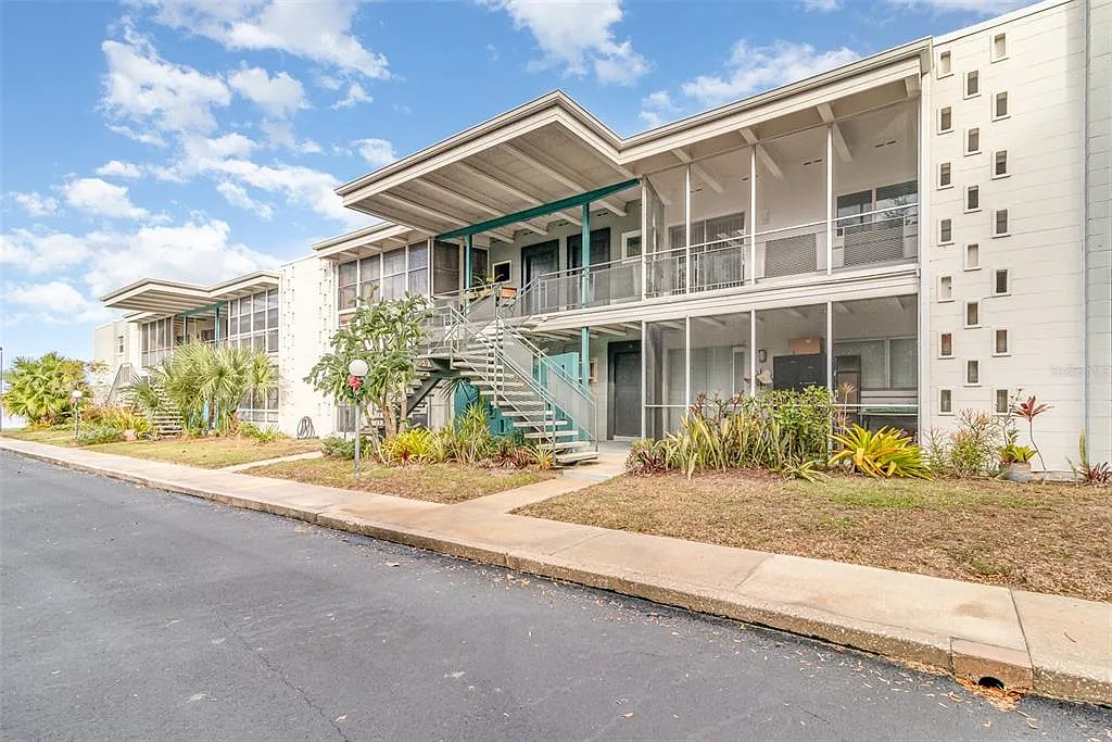 2 bed, 1.0 bath, 710 sqft, $2,300 — Photo 3