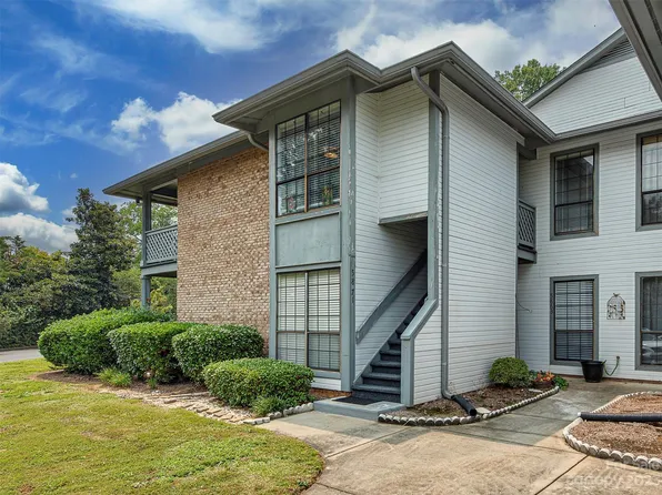 5871 Harris Grove Ln, Charlotte, NC 28212