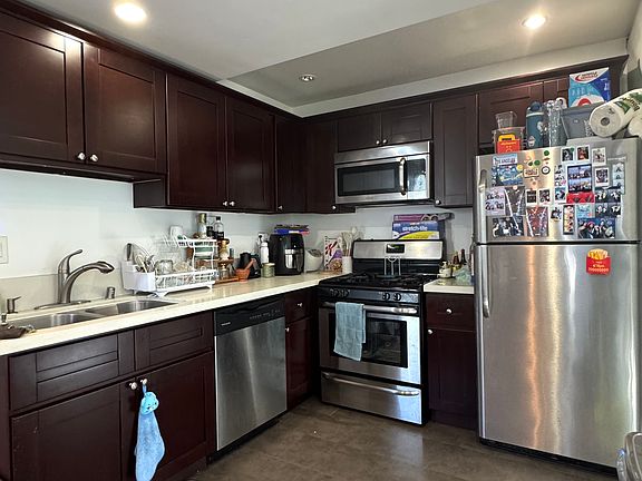 4th image of 1627 N Poinsettia Pl APT 12