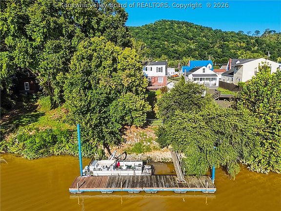 5th image of 710 Kanawha Ave
