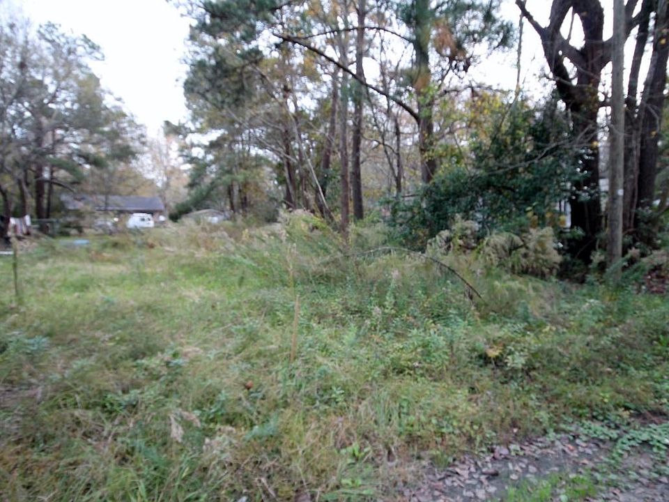 E Bell St