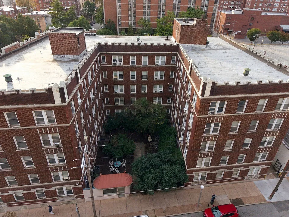 Building Photo 4