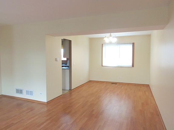 5th image of 733 Brookdale Dr