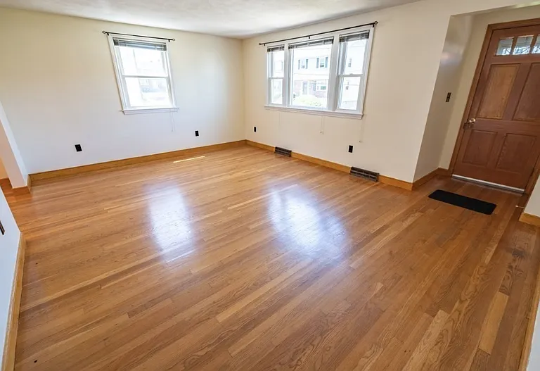 Desmond Ave — Photo 2