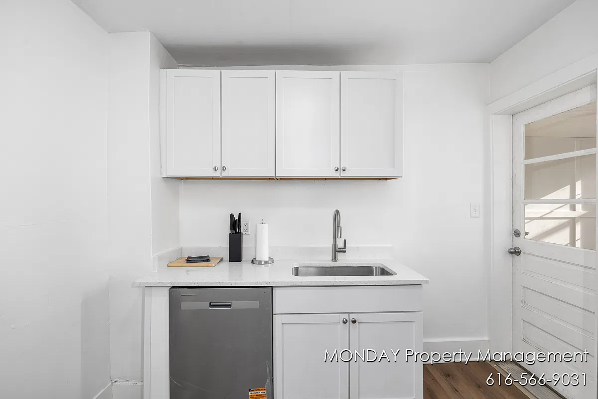 2 bed, 1400 sqft, $1,500 — Photo 1