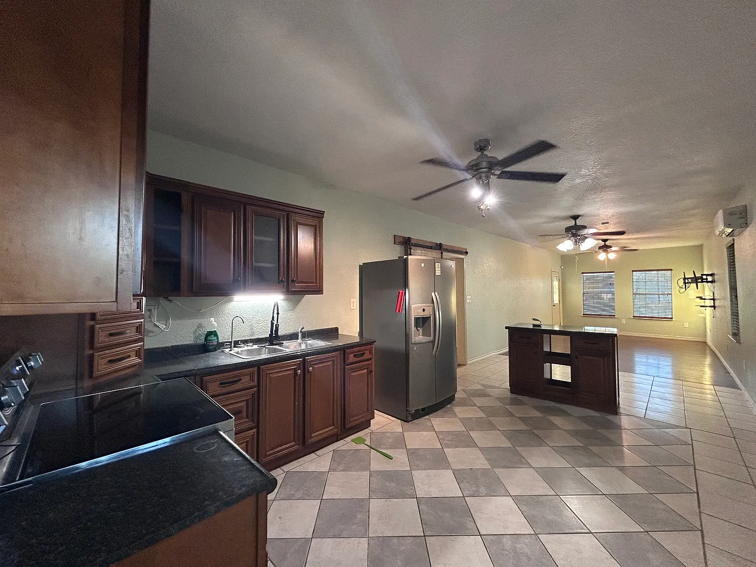 3 bed, 1416 sqft, $1,500 — Photo 2