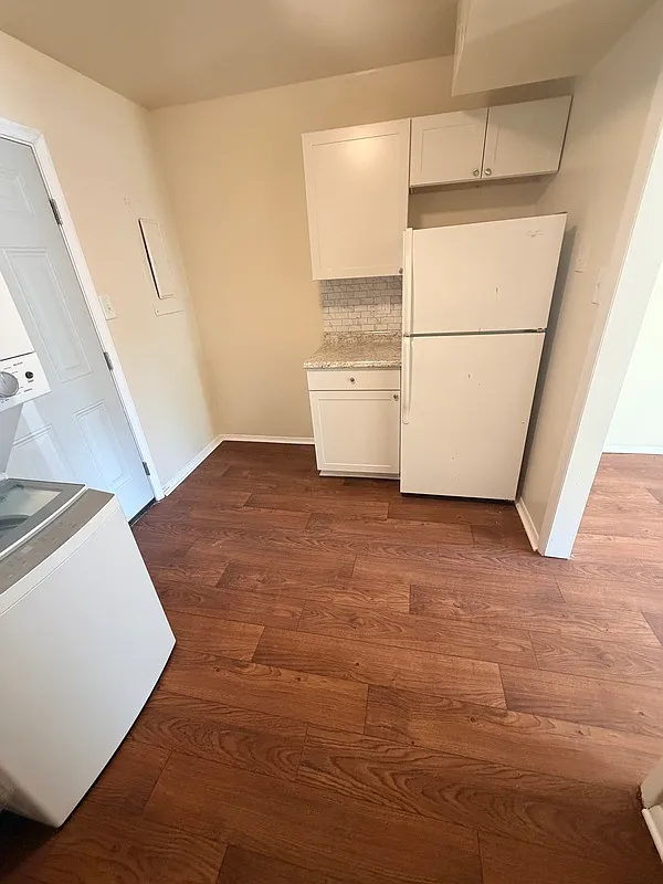2 bed, 1.0 bath, $1,195 — Photo 3