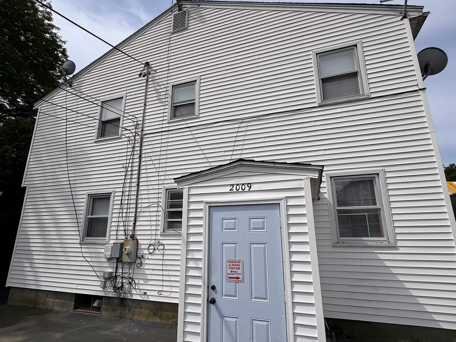 2 bed, 740 sqft, $1,900 — Photo 1