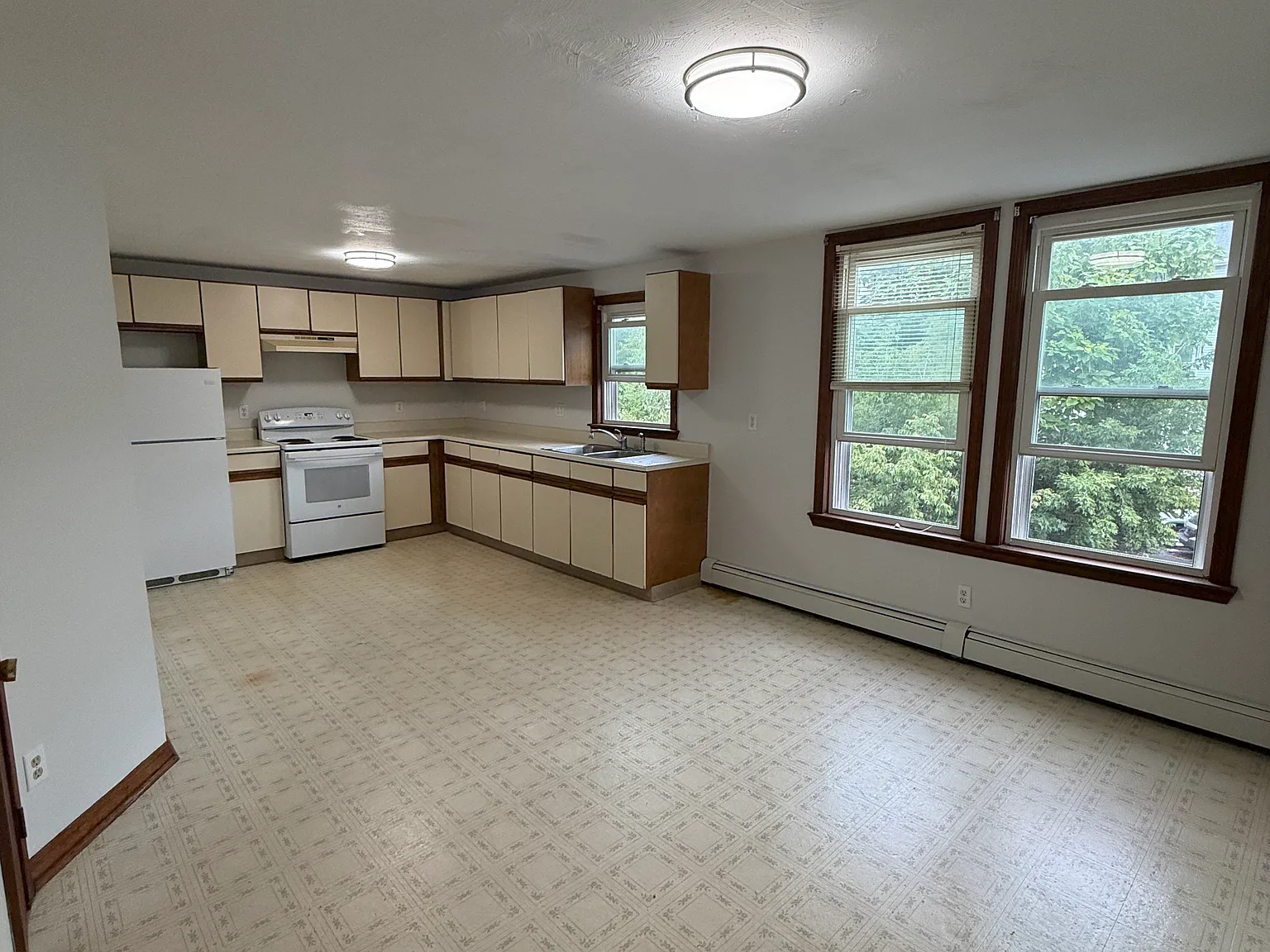 2 bed, 1260 sqft, $1,650 — Photo 2