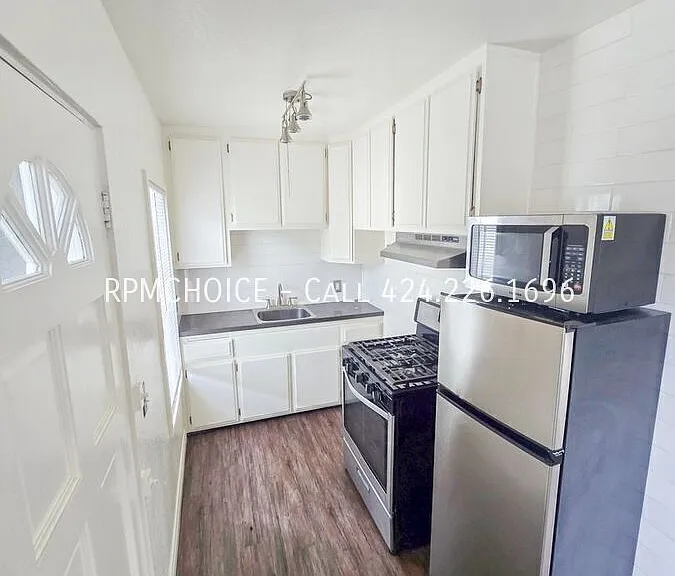 258 W 11th St — Photo 2