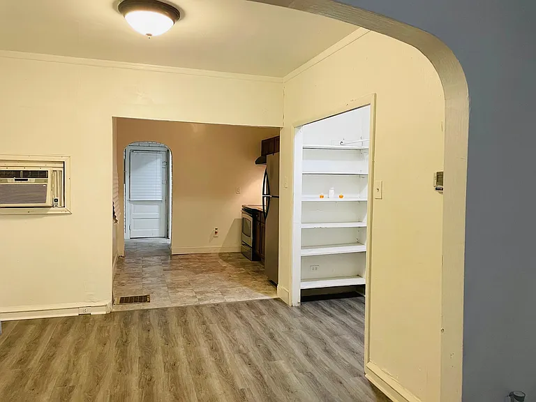 6533 Regent St — Photo 5