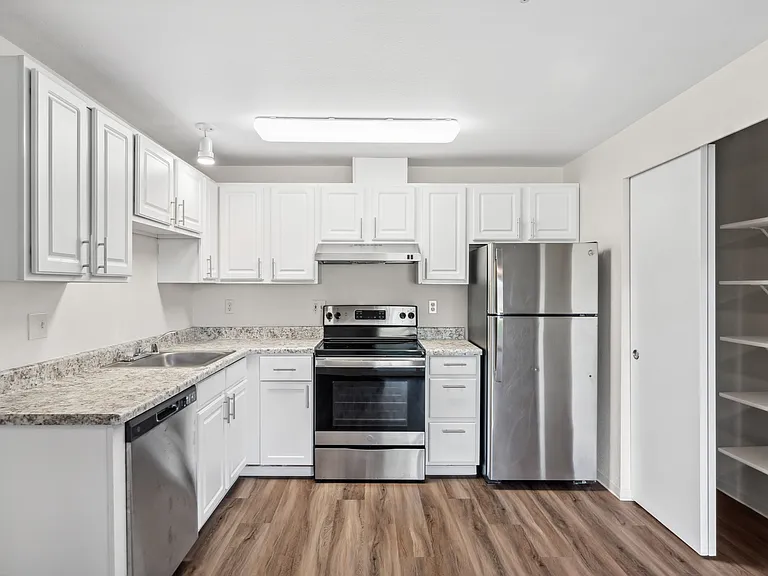 2 Bed 1 Bath Deluxe - 920 Sq Ft 2 Bed 1 Bath Deluxe - 920 Sq Ft