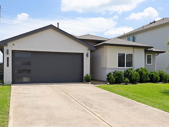 3rd image of 1134 Della Ln