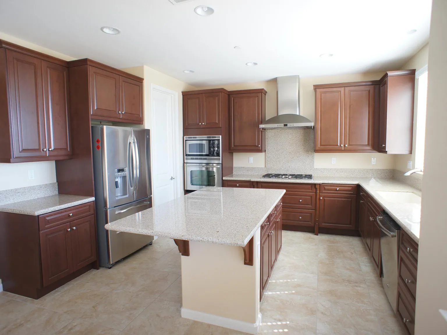 4 bed, 2508 sqft, $5,100 — Photo 4