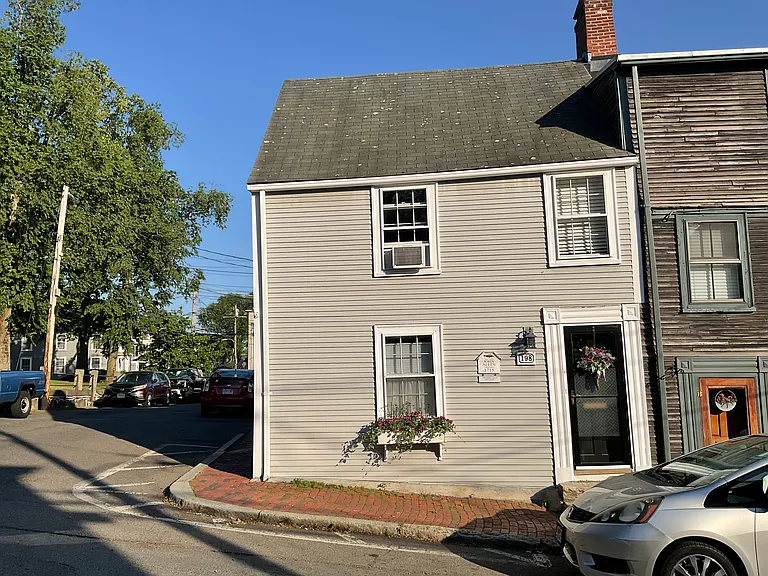 198 Washington St — Photo 1