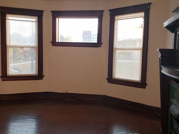 5th image of 247 Hearne Ave #1
