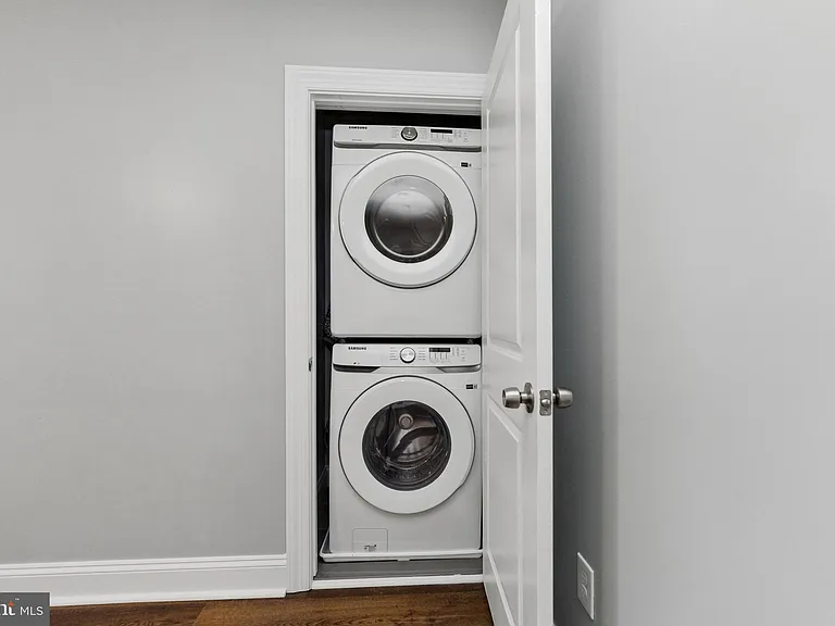 2021 E St NE #2 — Photo 13