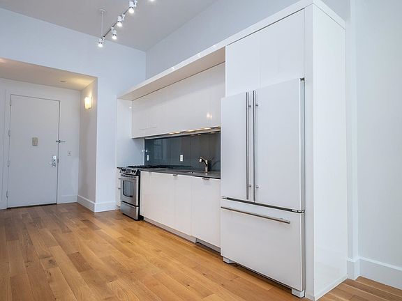3rd image of 50 Dey St APT 551X