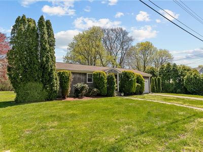 11 Cedar Ave, Middletown, RI, 02842