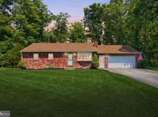 10 Bair Rd, New Oxford, PA 17350