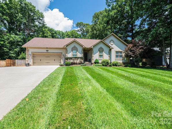 3889 Mattingly Dr, Hickory, NC 28602