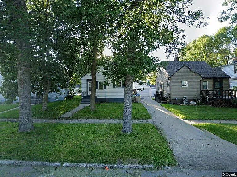 207 3rd St SW — Photo 1