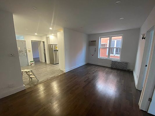 2nd image of 600 E 2nd St #2A