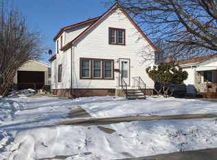 27095 Ridgewood St, Roseville, MI 48066