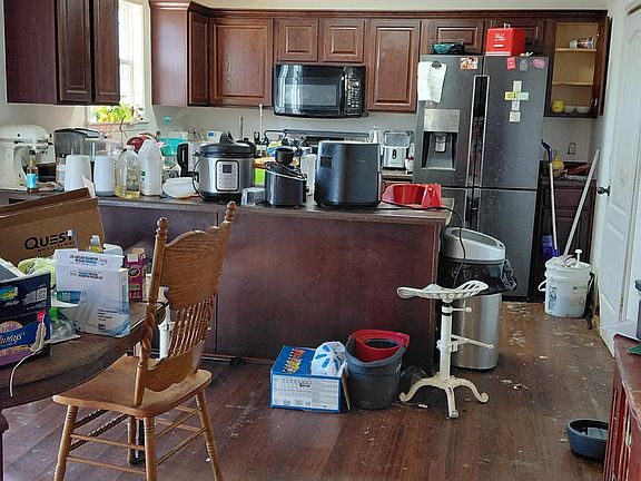 4th image of 487 Amber Avenue