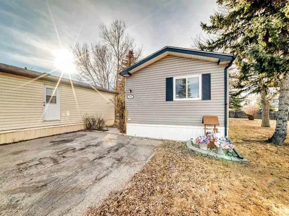 360 Burroughs Cir NE, Calgary, AB T1Y 6K3