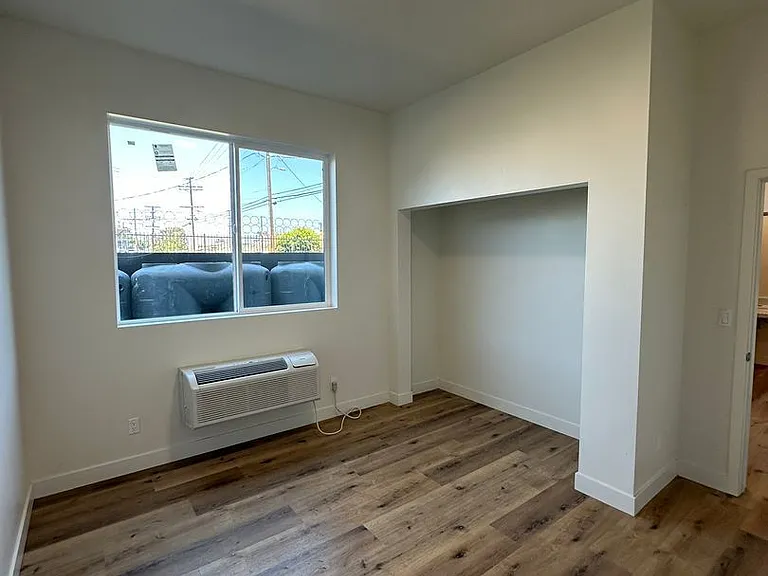 10914 S Main St #104 — Photo 6